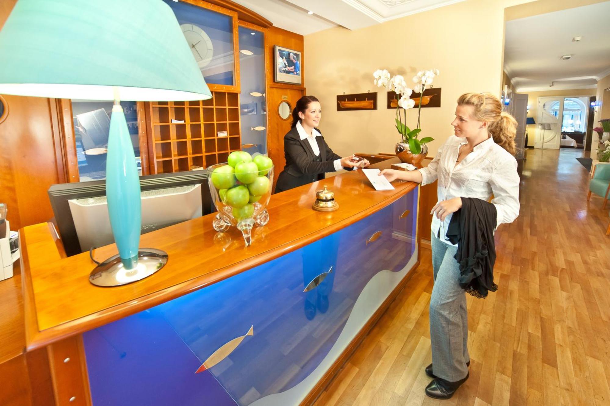 Neptun Hotel Kuhlungsborn Bagian luar foto