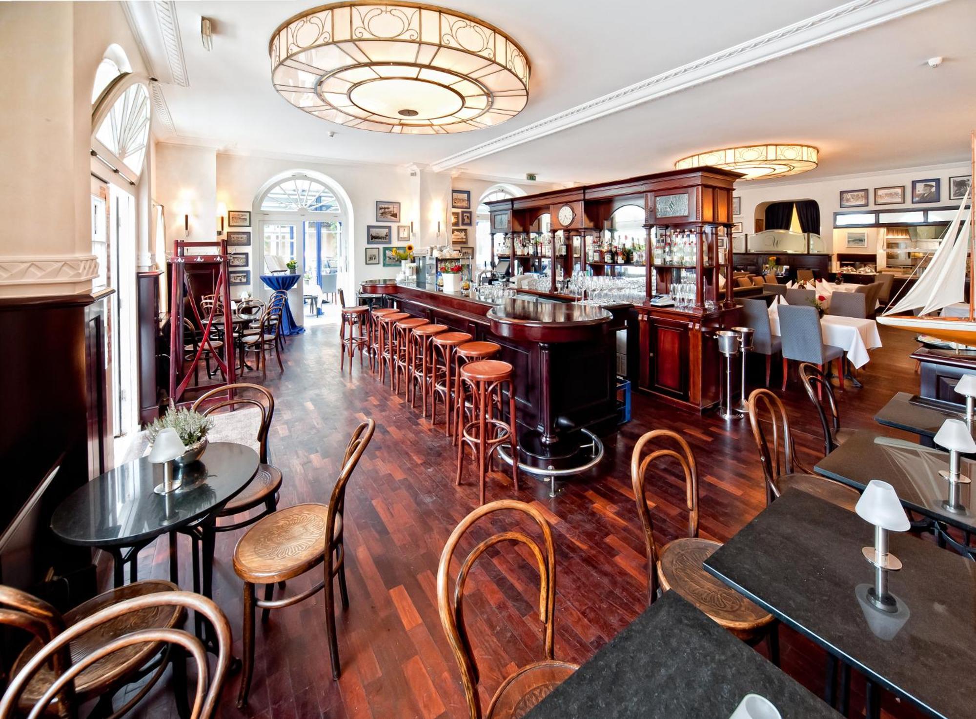 Neptun Hotel Kuhlungsborn Bagian luar foto