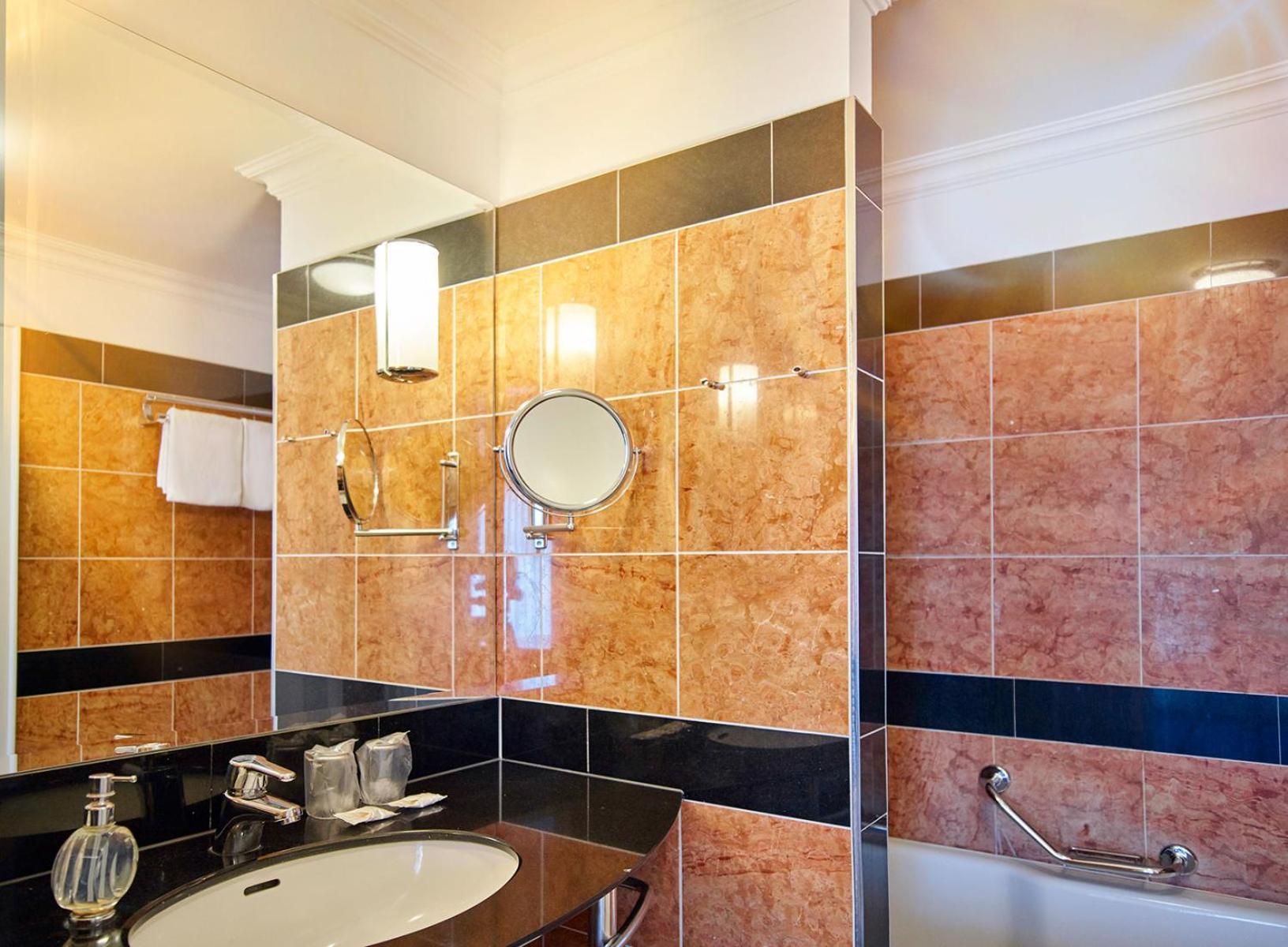 Neptun Hotel Kuhlungsborn Ruang foto