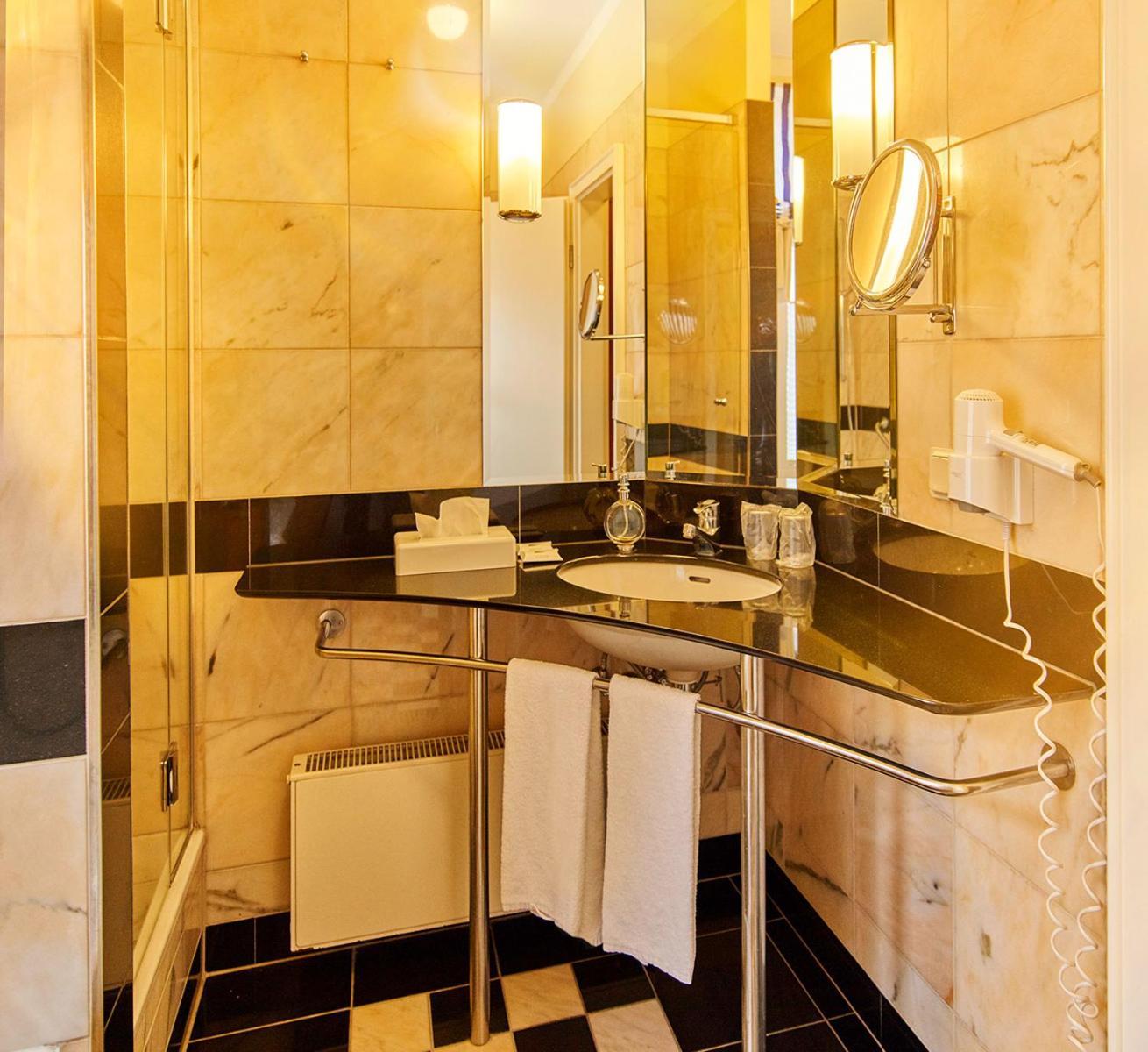 Neptun Hotel Kuhlungsborn Ruang foto